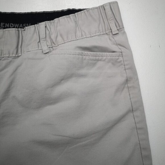 Eddie Bauer Ladies Size 18W Legend Wash Lt. Grey Stretch Curvy Crop Pants - Picture 10 of 16